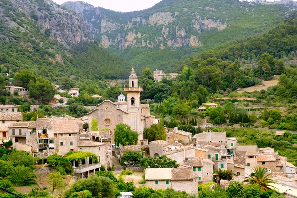 Valldemossa údolí obce pohled v Mallorca tramontana — Stock fotografie