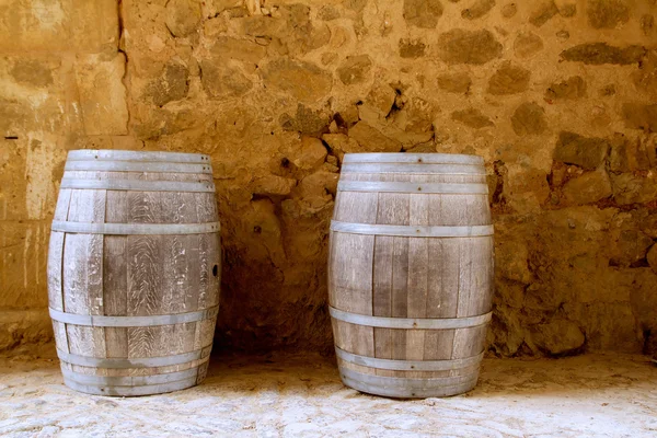 Sudy vína v dubového dřeva ze Španělska — Stock fotografie