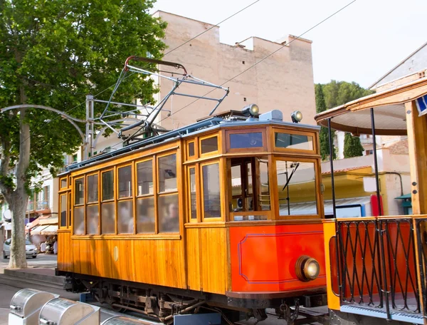 Классический деревянный трамвай Пуэрто-де-Соллер на Майорке — стоковое фото