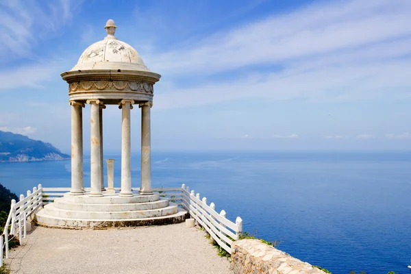 ES galliner lusthus i son marroig över Mallorca havet — Stockfoto