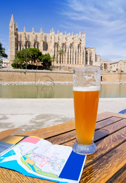 Beer and city map like travel tourist metaphor — Stock Photo, Image