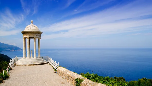 Es galliner pavilon son marroig-Mallorca-tenger felett — Stock Fotó