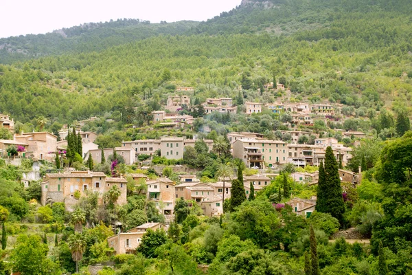 Deia typische stenen dorp in Mallorca tramuntana — Stockfoto