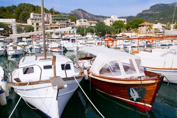 Puerto de Sóller Puerto de Mallorca con lanchas lllaut —  Fotos de Stock