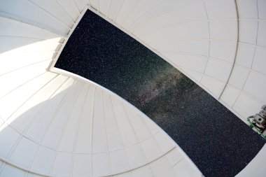 astronomik Gözlemevi kapalı beyaz kubbesi