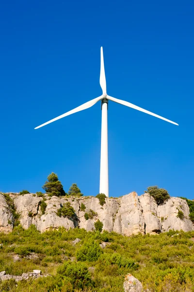 ロッキー山脈に風力の風車 — ストック写真