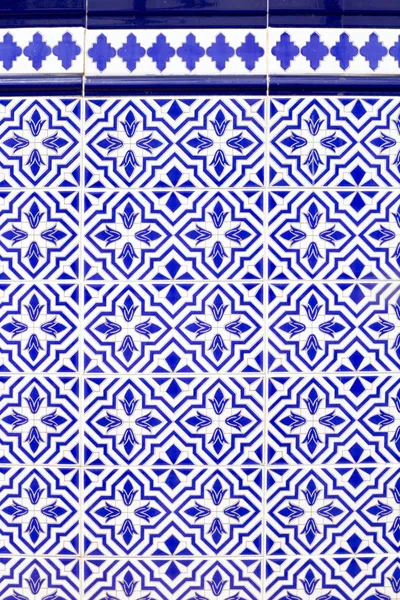 Estilo andaluz azulejos de cerâmica azul espanhol — Fotografia de Stock
