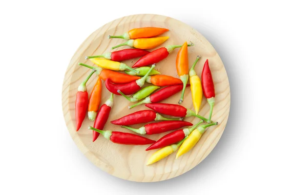 Plato de chiles coloridos aislado — Foto de Stock