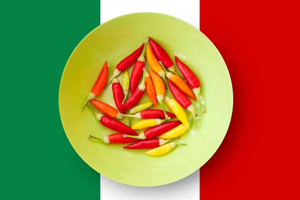 Kleurrijke chilipepertjes plaat met mexico vlag — Stockfoto