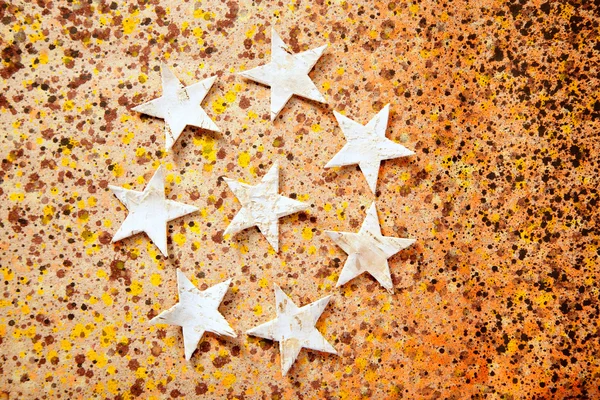 リサイクル紙の上のクリスマスの星の背景 — ストック写真