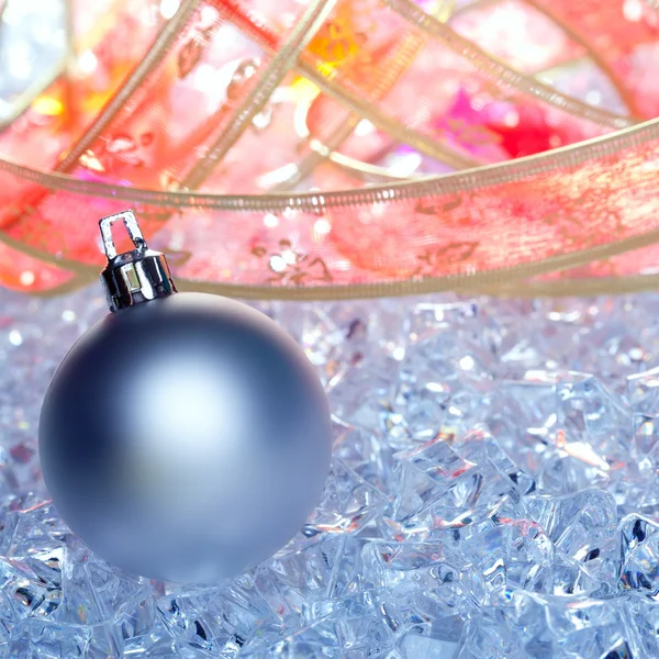 Різдвяні сукні срібні на зимовому льоду — стокове фото