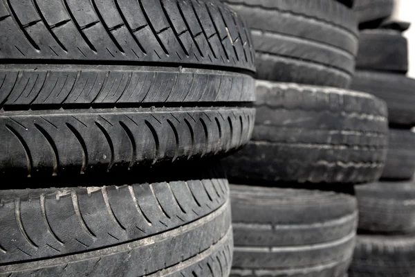 Car tires pneus stacked in rows — Stock Photo, Image