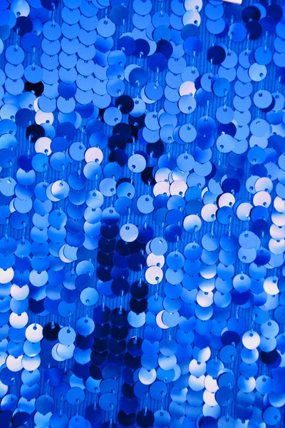 Lantejoulas redondas azuis em vestido de moda — Fotografia de Stock
