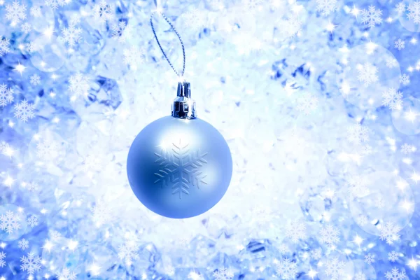 Stříbrné Vánoční cetka na modré zimní LED — Stock fotografie