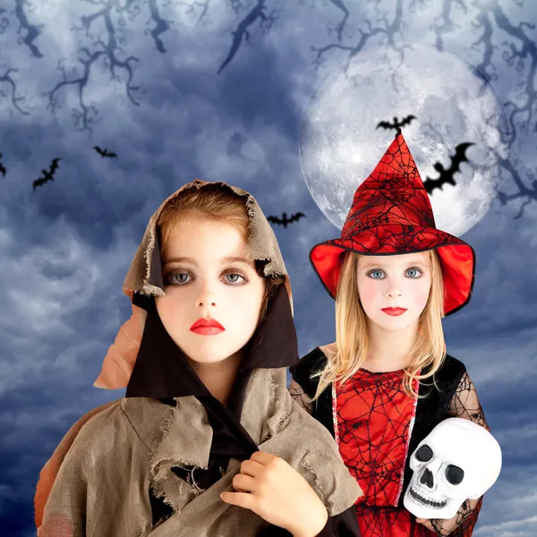 Halloween kid girls with skull cloudy moon — Stock Photo, Image