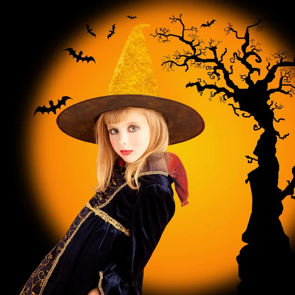 Halloween beautiful girl in dried tree bat — Stock Photo, Image