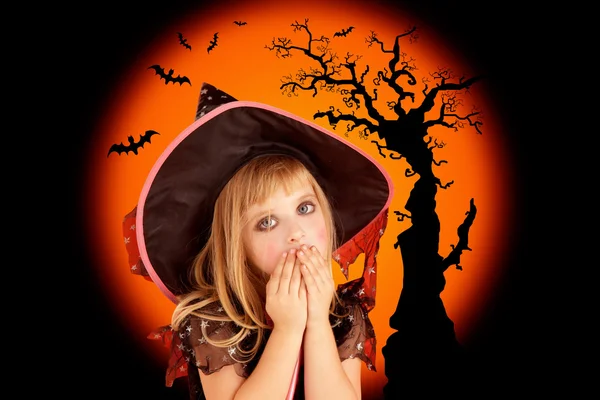 Halloween assustado menina criança loira — Fotografia de Stock
