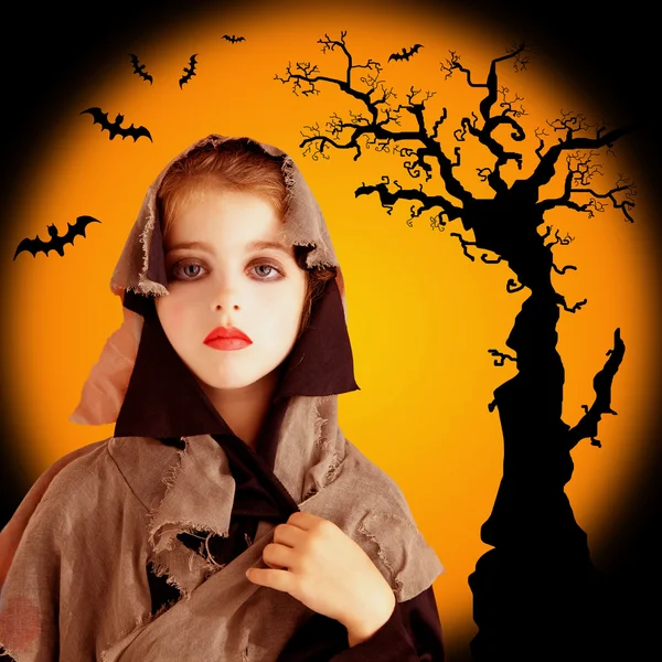 Halloween chil menina com vestido grunge — Fotografia de Stock