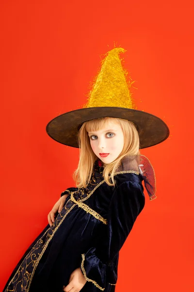 Halloween kid flicka kostym på orange — Stockfoto