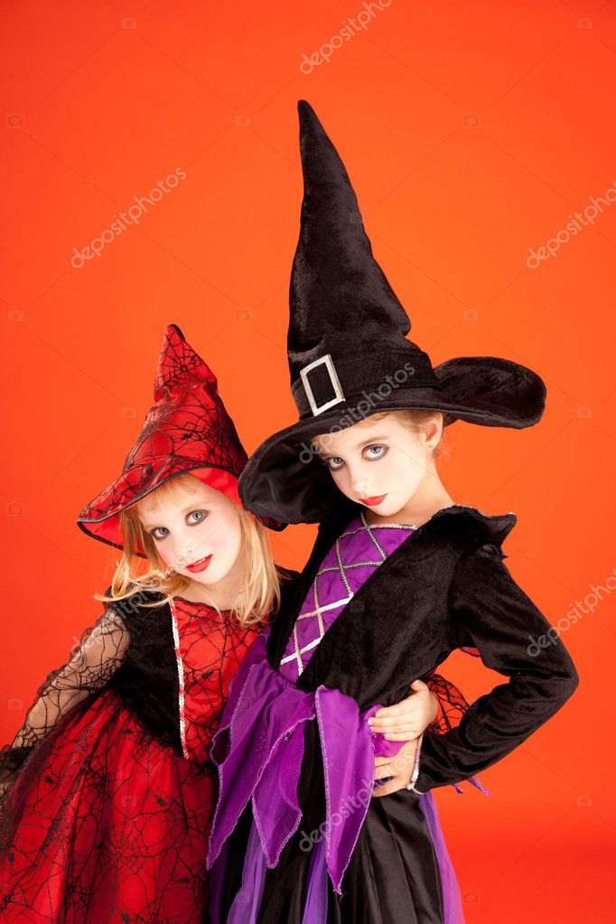 Halloween søster kid piger på orange — Stock-foto lunamarina #7093682