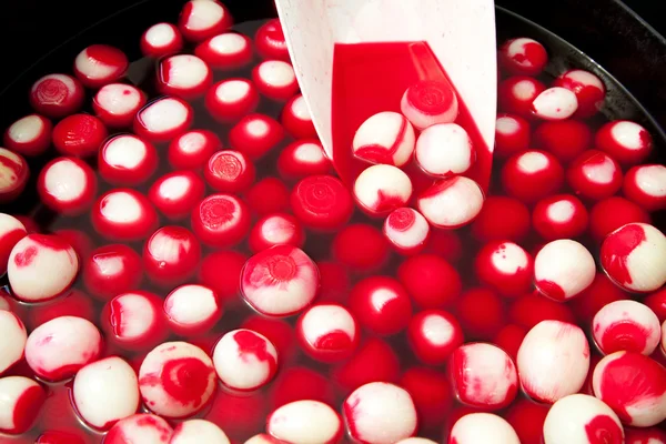 Rosso decapato cipolla texture modello nel mercato — Foto Stock