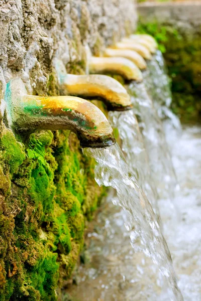 Messing fontein waterbron bron — Stockfoto