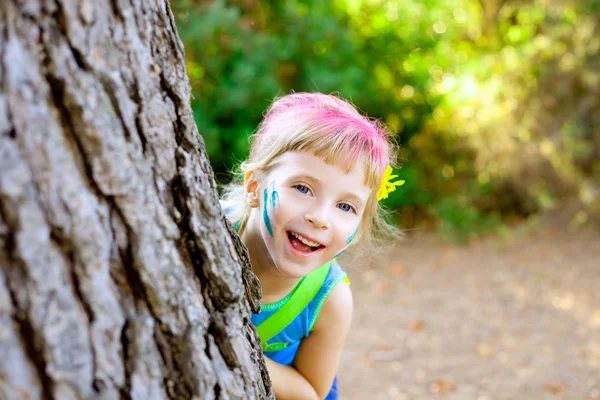 Children little girl happy playing in forest tree — Stock Photo, Image