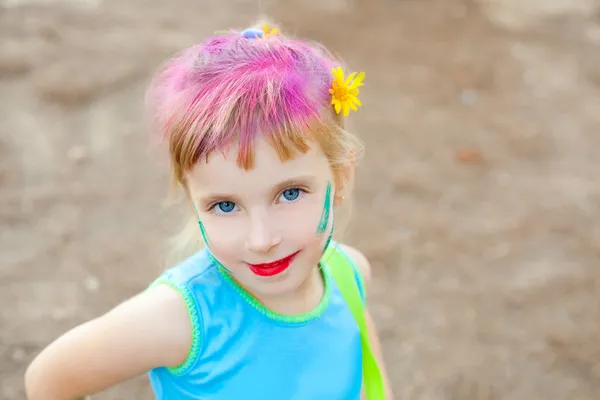 Niebieskie oczy dzieci dziewczynka miejscu twarzy makijaż — Zdjęcie stockowe