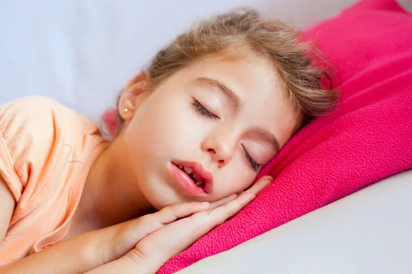 Tief schlafende Kinder Mädchen Nahaufnahme Porträt — Stockfoto