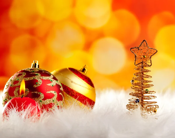 Árbol de alambre de Navidad con vela y adornos — Foto de Stock