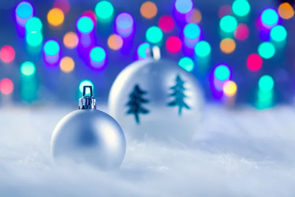 銀つまらない動作のクリスマス ツリーとライト — ストック写真