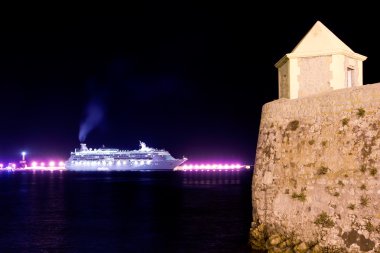 İbiza gece kasaba cruise gemi ışıklar ve kule