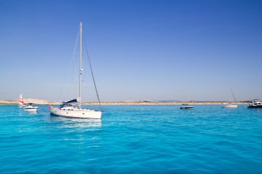 Turkuaz formentera Beach bağlantılı Yelkenliler