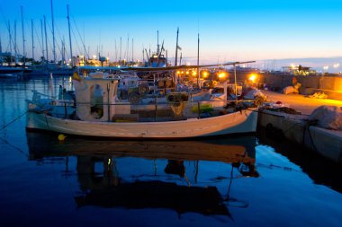 formentera yılında günbatımı geleneksel fisherboats