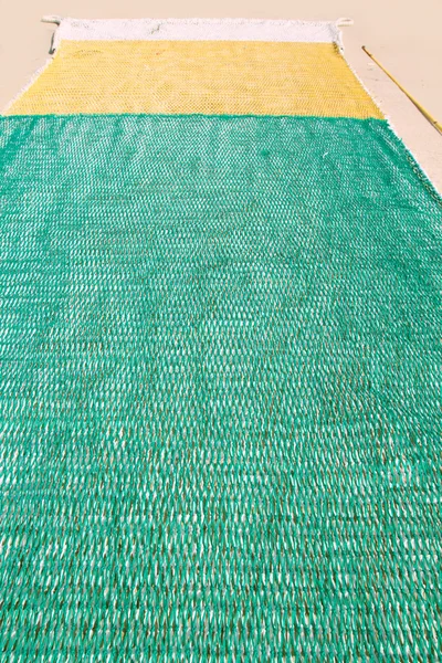 绿色和黄色渔网地板上 — 图库照片