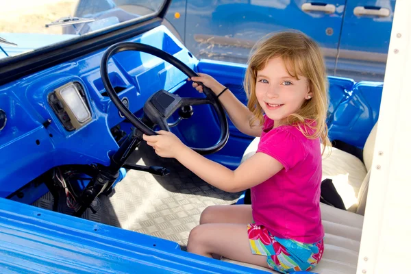 Blond little girl driving in convertible — Stock Photo, Image
