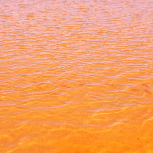 Formentera ses salines saltworks kırmızı su — Stok fotoğraf