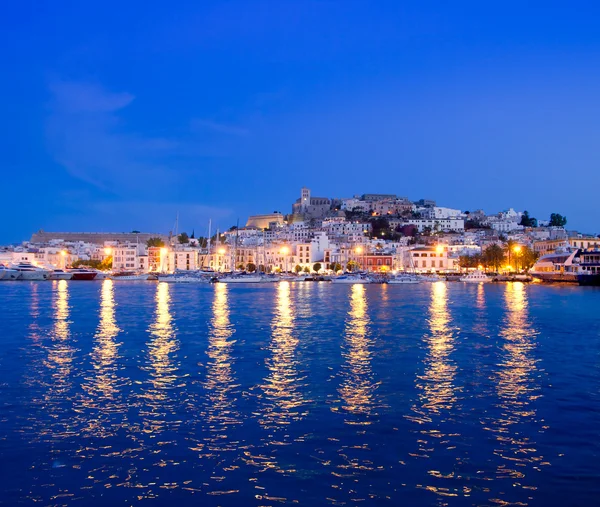 Ibiza isola vista notturna della città Eivissa — Foto Stock