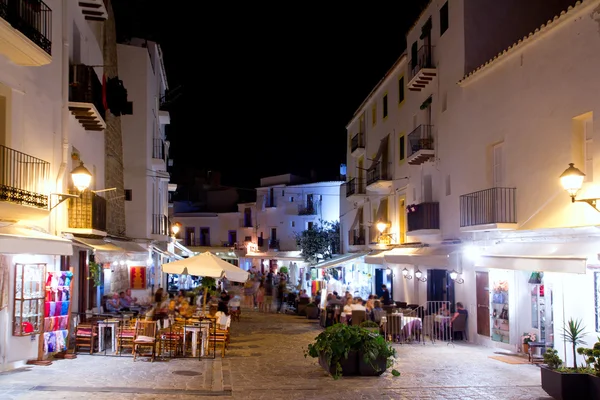 Ibiza dalt vila nachtleven onder nachtverlichting — Stockfoto