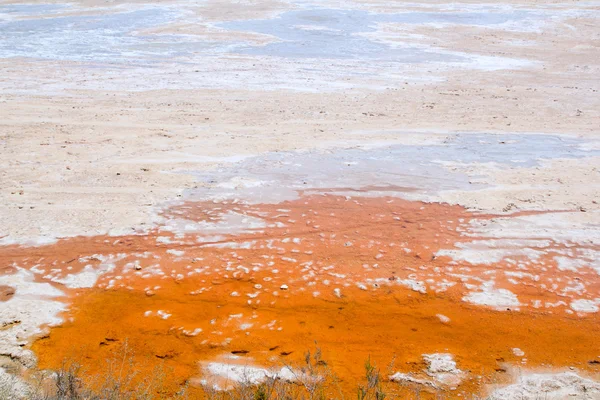 Getrocknete Salinen in orangefarbenen und weißen Texturen — Stockfoto