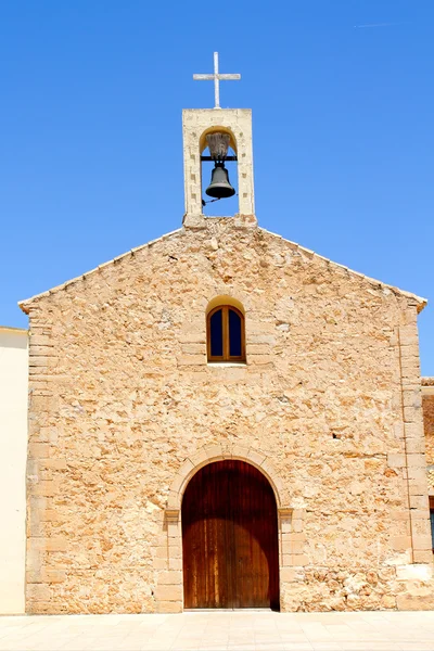 Sant ferran kostel a zvonice v formentera — Stock fotografie