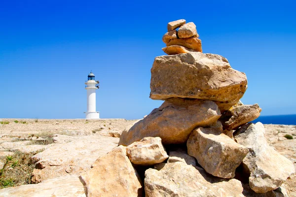 Barbaria formentera lighthouse přej kameny — Stock fotografie