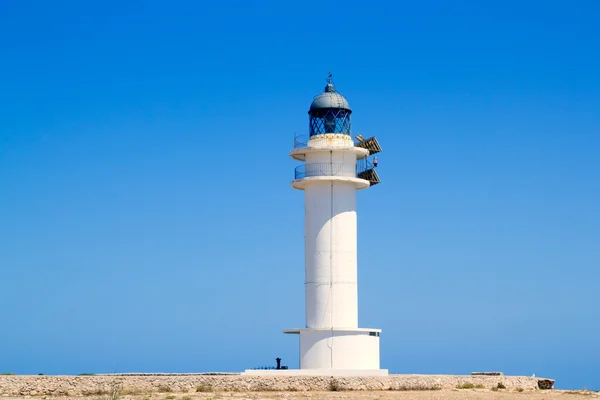 Formentera barbria vuurtoren in blauwe hemel — Stockfoto