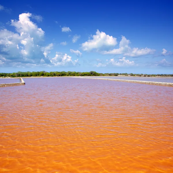 Formentera Ses Salinas salinas água vermelha salina — Fotografia de Stock