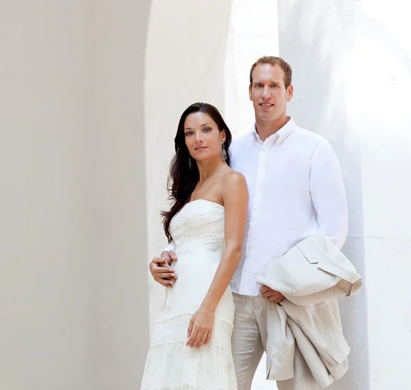 그냥 지중해에서 결혼 하는 신부 커플 — 스톡 사진
