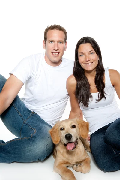 Paar verliebt Welpe Hund Golden Retriever — Stockfoto