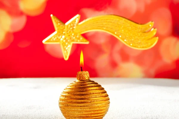 Vela de oro de Navidad y estrella de bethlehem — Foto de Stock