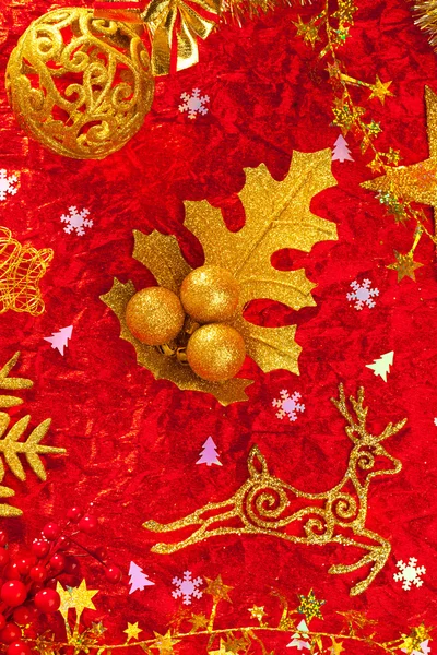Рождественская открытка фон золотой и красный — стоковое фото