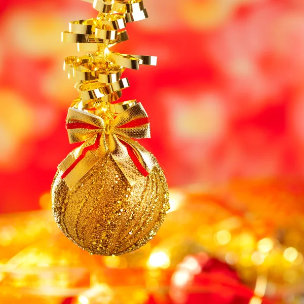 Weihnachten Lametta goldene Glitzerkugel Schleife — Stockfoto