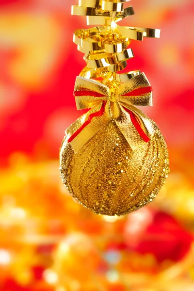 圣诞彩绘金色闪光摆设循环 — 图库照片